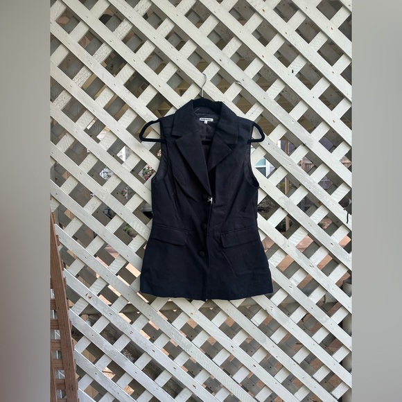 Reformation Billie Vest - Picture 6 of 7